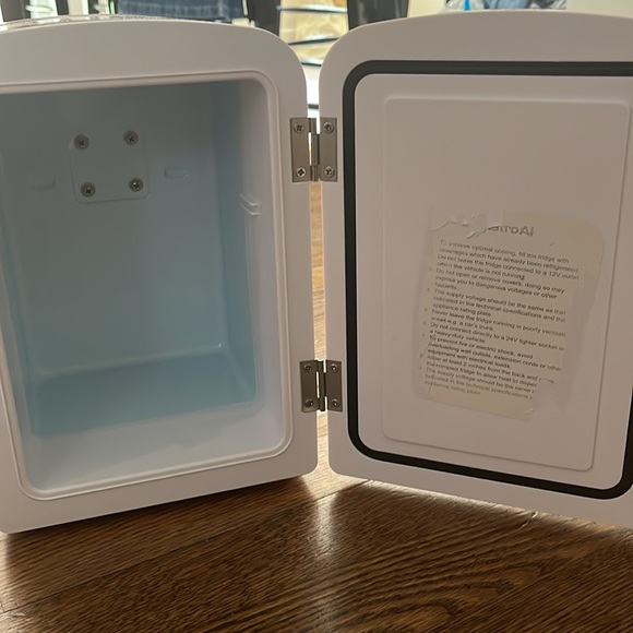 Mini Fridge - Picture 6 of 6